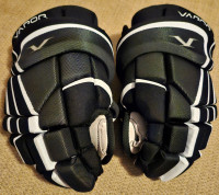 Bauer Vapor Hockey Gloves Like New Size 13.  Too small for