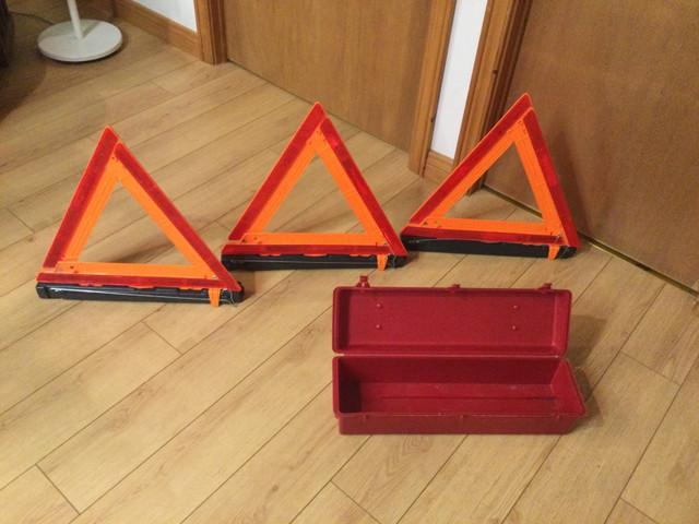 VR ( 3 triangles de signalisation pliables d’urgence neufs dans Pêche, camping et plein Air  à Longueuil/Rive Sud