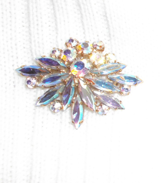 5 Beautiful Vintage Brooches $5.00 or 5 for $20. in Jewellery & Watches in Saint John - Image 4