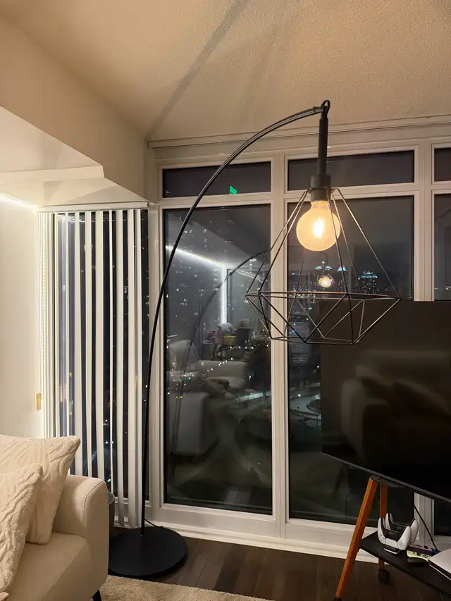 ikea floor lamp in Indoor Lighting & Fans in City of Toronto - Image 4
