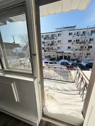 4 1/2  renove avec balcon a louer Rosemont a proximite commerces