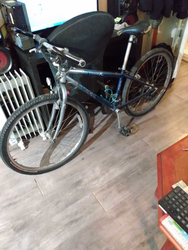 26" Trek bicycle whole or for parts. dans De Montagne  à Ville de Montréal