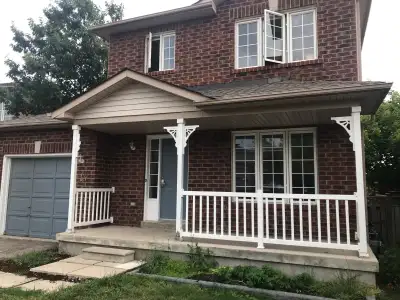 Entire detach house with pool for rent in South west Barrie