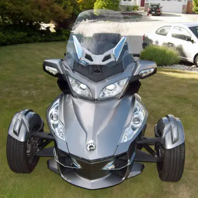 2013 Spyder RT 51024 kms Semi-automatic 5 speed Rotax 998cc engine - 100 Horsepower Traction Control...