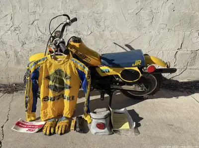 Vintage 1983 Suzuki JR50 2 stroke mini dirtbike. In very good condition for the age and includes ori...