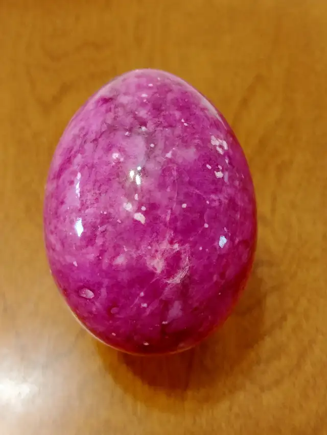 Set of four vintage semi-precious gemstone eggs in Arts & Collectibles in Medicine Hat - Image 5