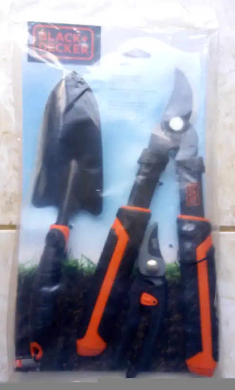 Black & Decker BD2863, 3 Piece Garden Combo in Outdoor Tools & Storage in Windsor Region - Image 5
