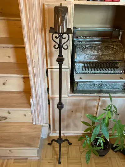 Chandelier de style antique en fer forgé, View more