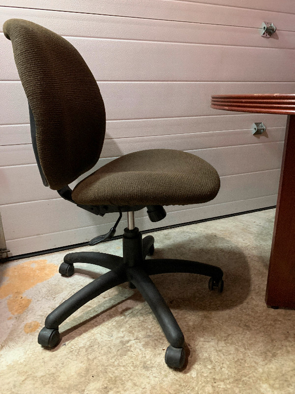 Heavy duty office table and 3 office chairs. in Dining Tables & Sets in St. John's - Image 2