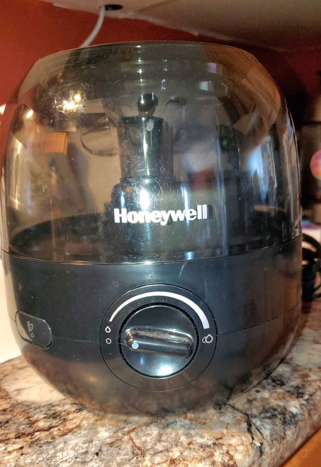 Honeywell Mini Mist Humidifier LIKE NEW in Heaters, Humidifiers & Dehumidifiers in Annapolis Valley - Image 4
