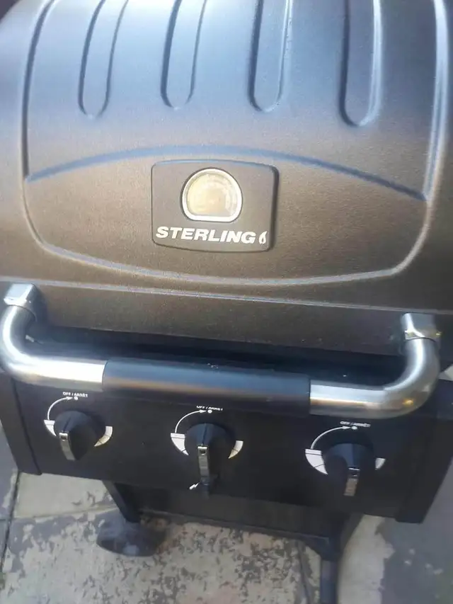 Sterling Porter 3-Burner BBQ + Propane in BBQs & Outdoor Cooking in City of Toronto - Image 3