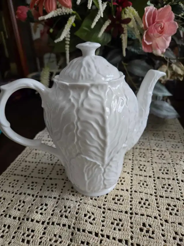 Coalport Countryware Coffee Pot in Kitchen & Dining Wares in Hamilton - Image 3