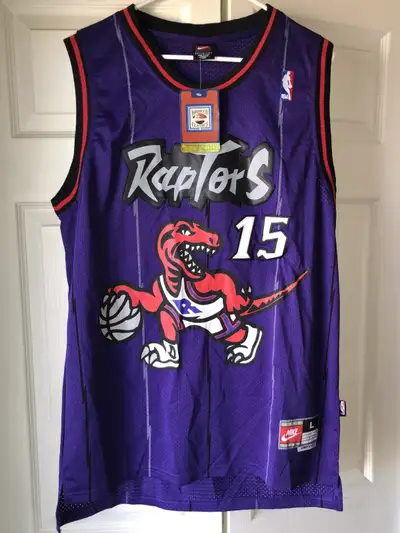 Men’s size large purple Toronto Raptors jersey. Features Vince Carter’s name and number. Nike brand....