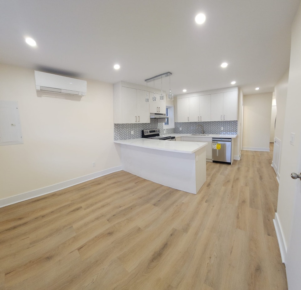 Stunning, Clean, Renovated One Bedroom Apartment 2