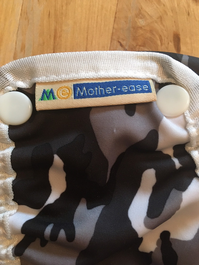 Mother-ease Medium Swim Diaper  in Bathing & Changing in Winnipeg - Image 4