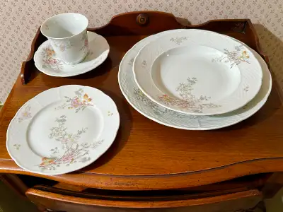 Vintage Dinnerware 8-place Set, View more