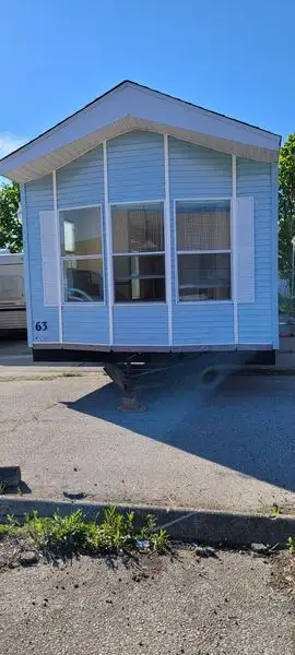 CALL ME ANYTIME AT ( 416) 779-2629 * 14X45FT CHARIOT EAGLE COTTAGER MOBILE HOME. * 4 SEASONS ,LARGE...