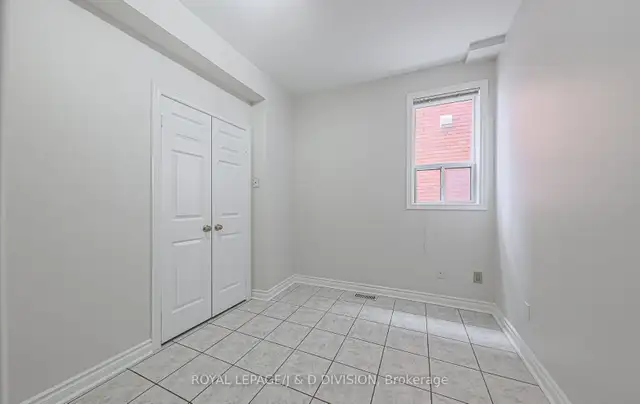 Private Room for Rent with 2 lovely humans and cats- Bloorcourt in Room Rentals & Roommates in City of Toronto - Image 6