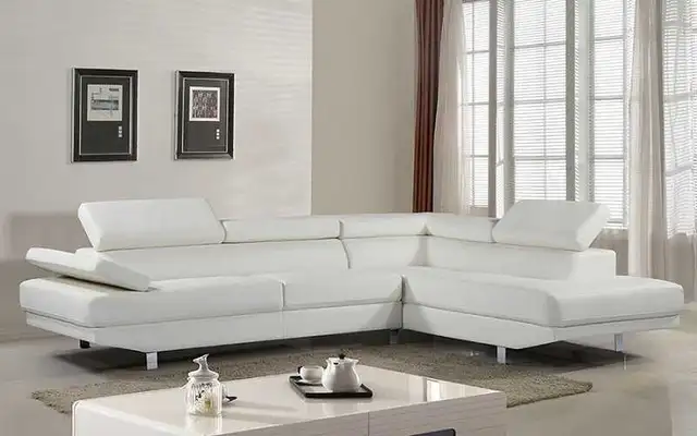 Leather Sectional with Adjustable Headrest and Chaise in Couches & Futons in Kingston - Image 2