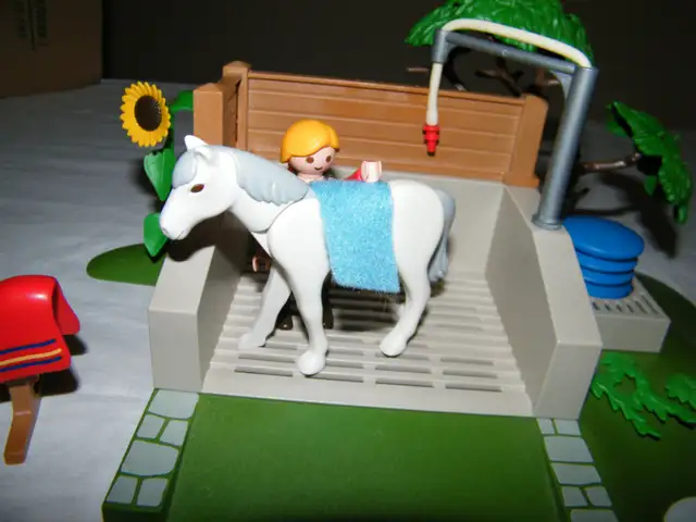 Playmobil lavage de chevaux in Toys & Games in Laval / North Shore - Image 7