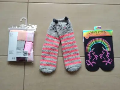**NEUFS** SOUS-VÊTEMENTS + BAS FILLE 10-12 ANS 5$ le tout, View more