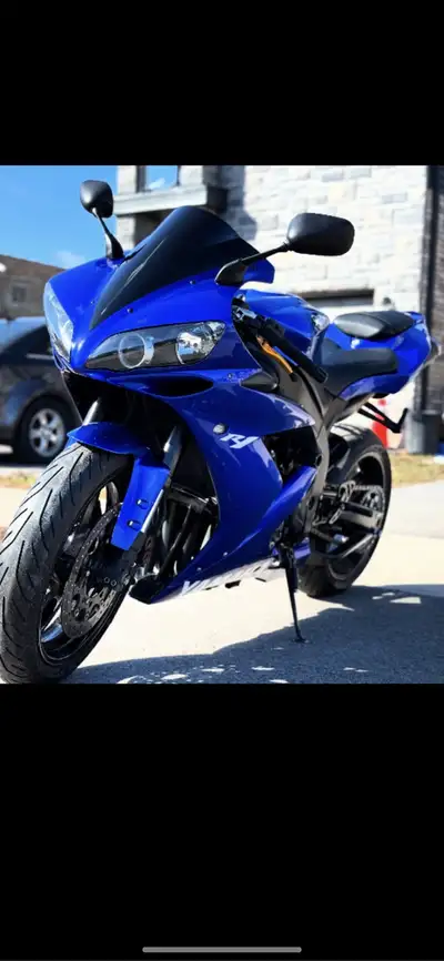 2004 06 yamaha R1 bike was not crashed blown motor and 2008 16 yamaha r6r frame and 2000 03 suzuki g...