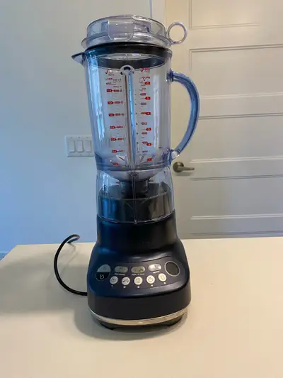 Almost new. a large 1.5L, BPA-free jug and a powerful 1100-watt, high-torque motor that produces sma...