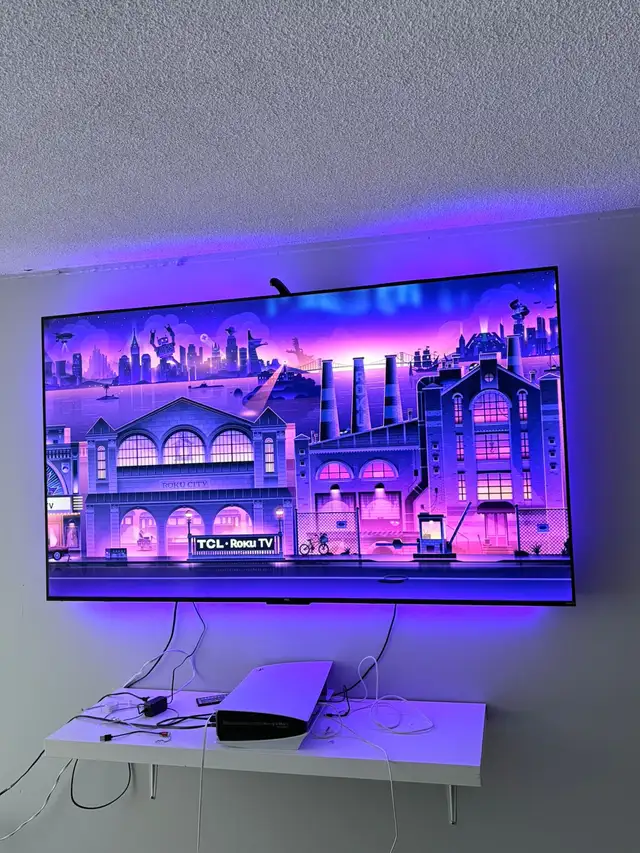 75in Roku tv in TVs in City of Toronto - Image 4