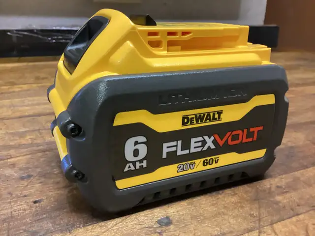 DEWALT 20v MAX/60v MAX FLEXVOLT 6.0 AH BATTERY in Power Tools in Barrie - Image 2