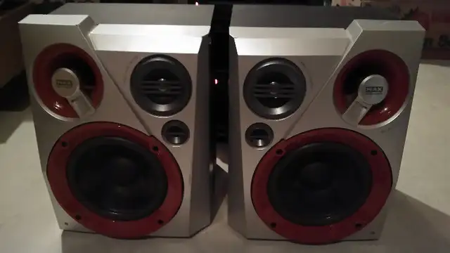 stereo speakers in Stereo Systems & Home Theatre in Calgary - Image 2