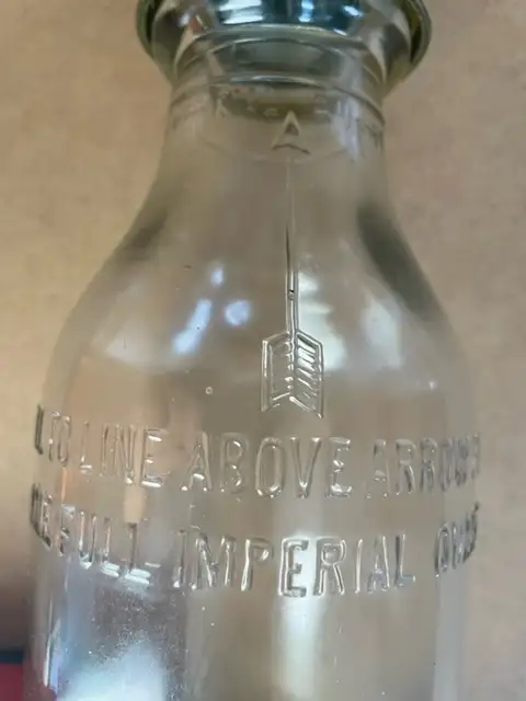 Imperial Oil Service Station Oil Bottle in Arts & Collectibles in Winnipeg - Image 6