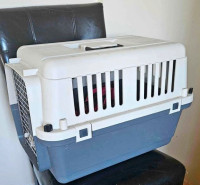 Small dog or cat carrier cage