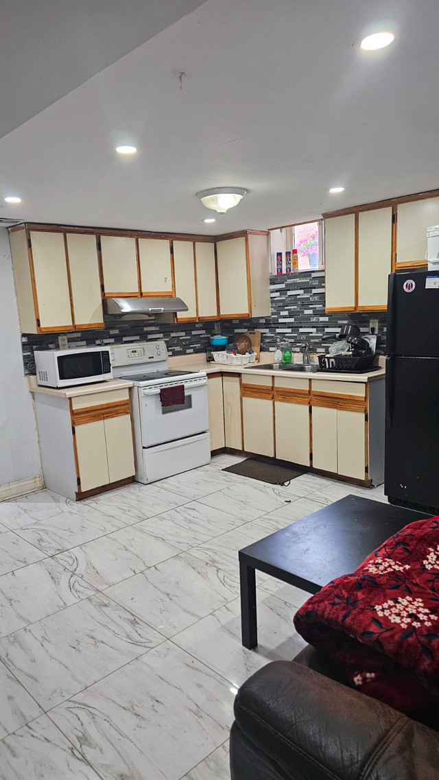 Legal 3 Bedroom Basement in Brampton near shoppers world in Long Term Rentals in Mississauga / Peel Region - Image 3