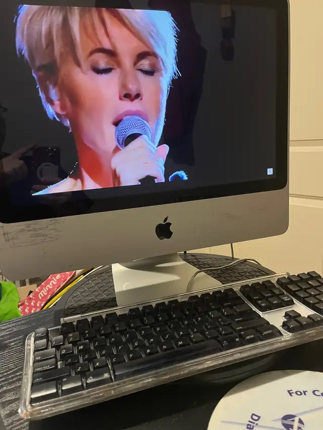 20 inch Apple IMac desktop computer external creative speakers in Desktop Computers in Delta/Surrey/Langley - Image 9
