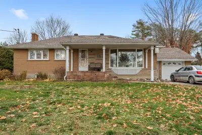 Welcome to this bright and inviting main-floor rental in the heart of Bridgenorth - just 10 minutes...