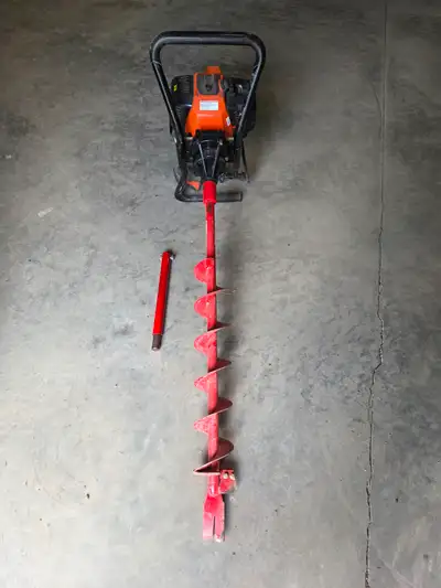 Very low hours. Runs great! Comes with 3 ft x 4 inch newer auger and 1 ft extension. Can be used by...
