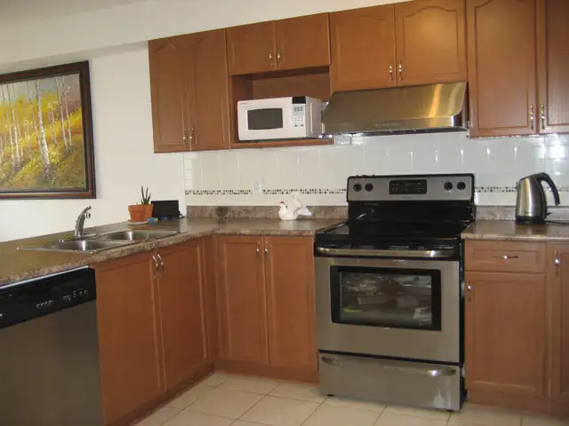 Barrhaven Townhouse for Rent in Long Term Rentals in Ottawa - Image 4