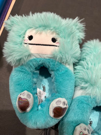 New with tags squishmallow Joelle yeti slippers kids 