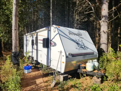 24’ Fleetwood RV Ultralite aluminum frame series camper. 2004 model. Some water got in the roof duri...