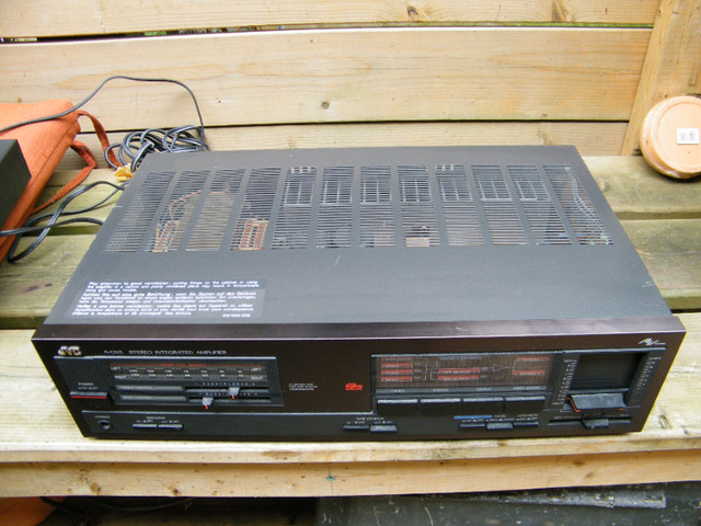 VINTAGE Excellent JVC Integrated Amplifier in Stereo Systems & Home Theatre in City of Toronto