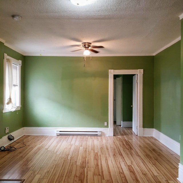 Spacious apartment available 1 Bedroom + Den Peterborough Long