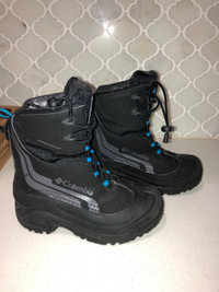 Excellent used condition kids size 1 Columbia winter boots 