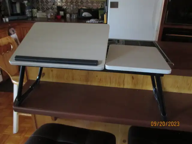 table pour lit ordinateur in Coffee Tables in Laval / North Shore - Image 2