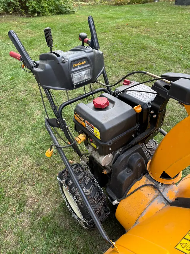 Soufleuse à neige Cub cadet 34 inch in Snowblowers in West Island - Image 4