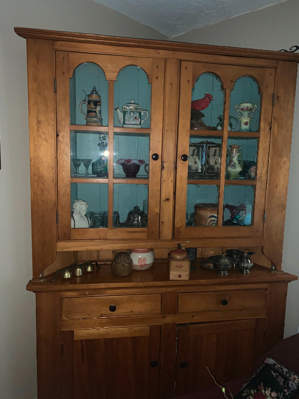 Antique pine corner cabinet in Hutches & Display Cabinets in Kitchener / Waterloo - Image 3