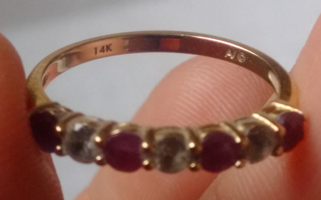 14K Gold Ruby & White Sapphire Ring BAGUE OR Rubis Macy's 14 K dans Bijoux et montres  à Ville de Montréal - Image 2