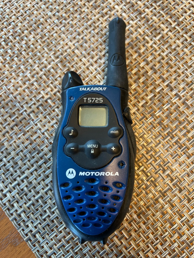 Motorola T5725 Talkabout Walker Talkie in General Electronics in Peterborough - Image 2