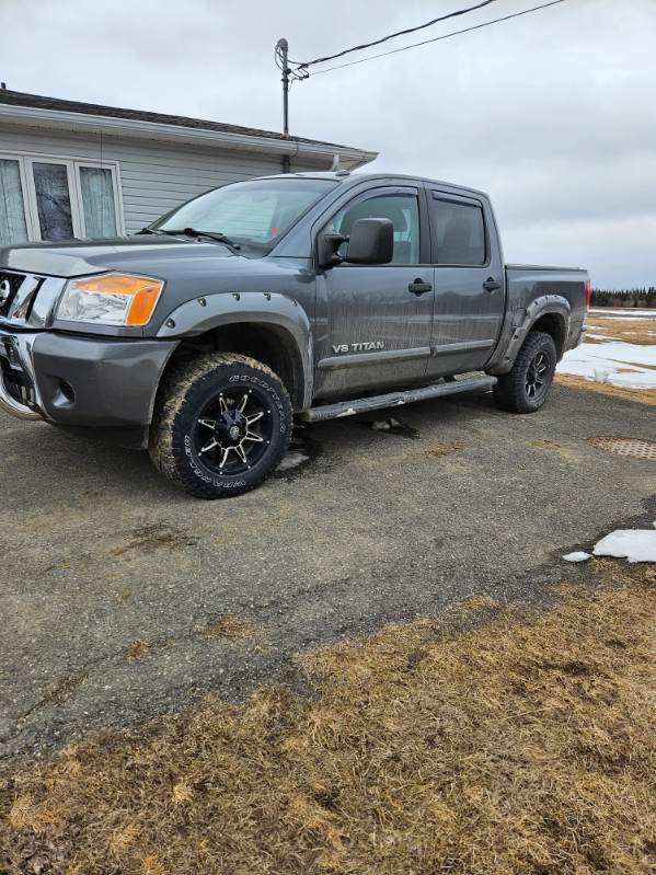 Nissan Titan V8 4X4 Truck dans Autos et camions  à Edmundston