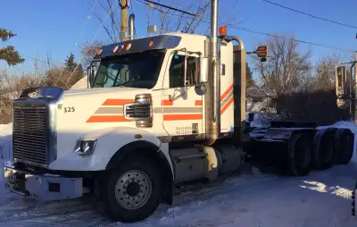 2015 Freightliner 122SD TRI DRIVE 845,164 km (525,161 mi) Detroit DD16 600 hp Engine, Eaton Fuller R...