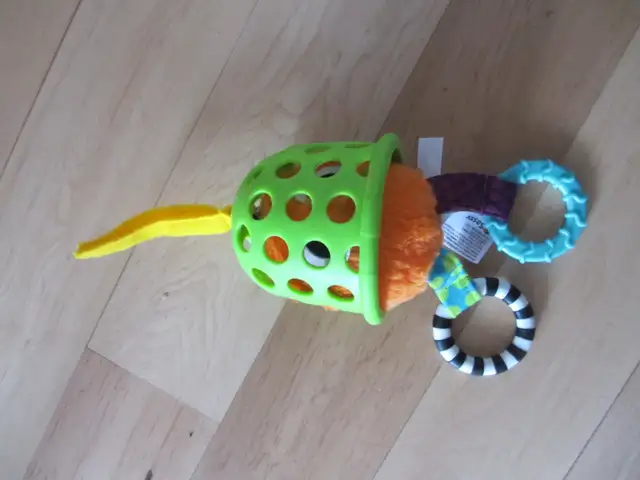 Jouet pour bébé Sassy à suspendre (T39) in Toys in City of Montréal - Image 2